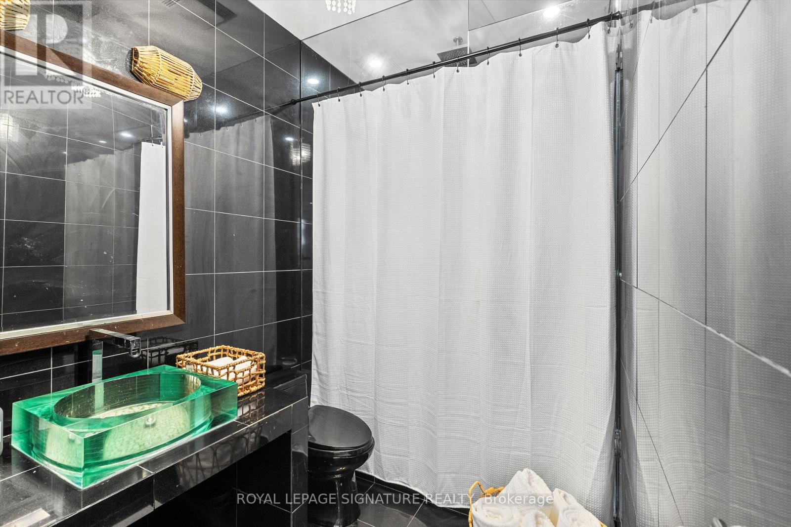 1201 - 393 King Street W, Toronto, Ontario  M5V 3G8 - Photo 18 - C12385732