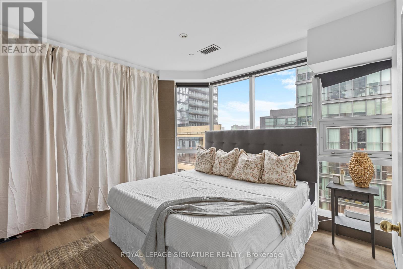 1201 - 393 King Street W, Toronto, Ontario  M5V 3G8 - Photo 16 - C12385732
