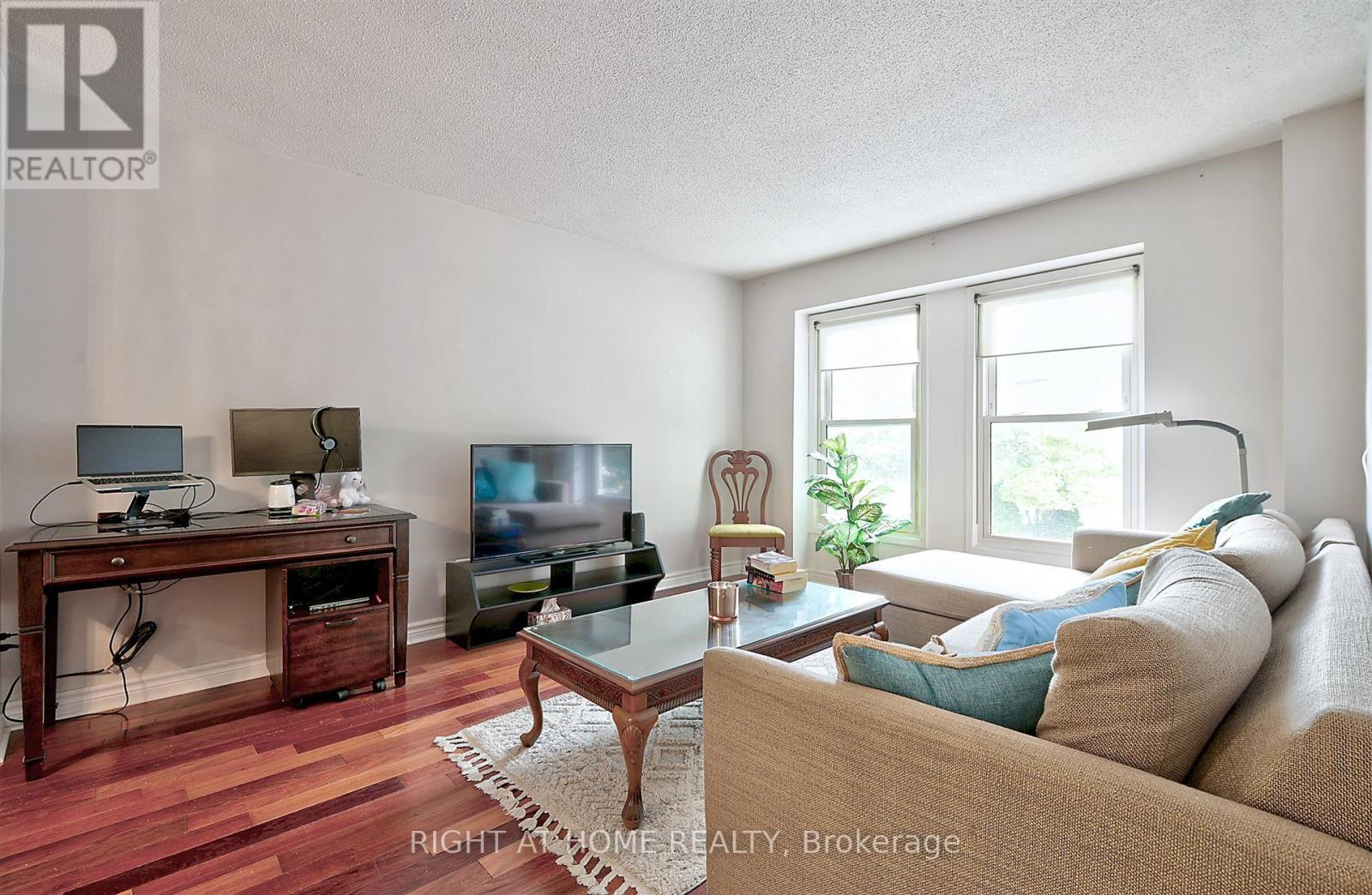 10 - 5878 Montevideo Road, Mississauga, Ontario  L5N 2V5 - Photo 3 - W12383101