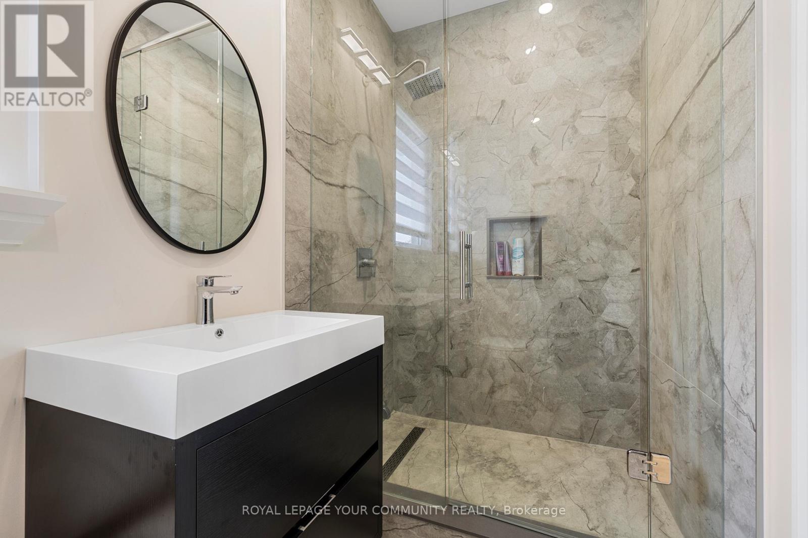 6077 Hillsdale Drive, Whitchurch-Stouffville, Ontario  L4A 7X3 - Photo 38 - N12385687