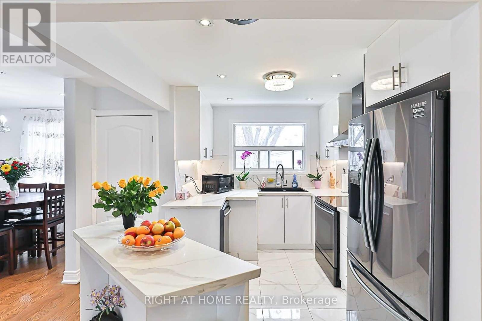 Main Floor - 139 Felix Road, Richmond Hill, Ontario  L4C 3M4 - Photo 10 - N12385692