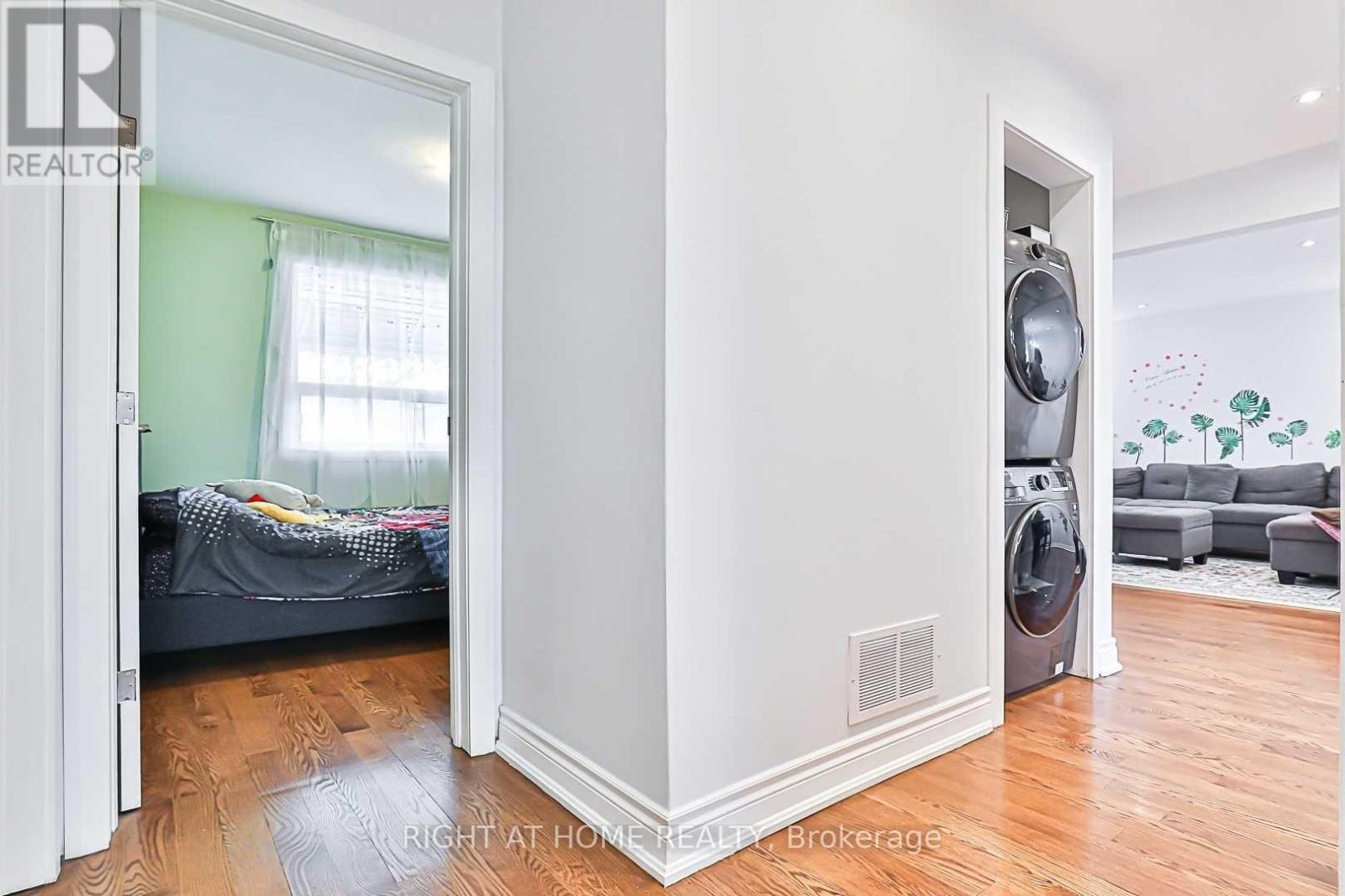 Main Floor - 139 Felix Road, Richmond Hill, Ontario  L4C 3M4 - Photo 11 - N12385692