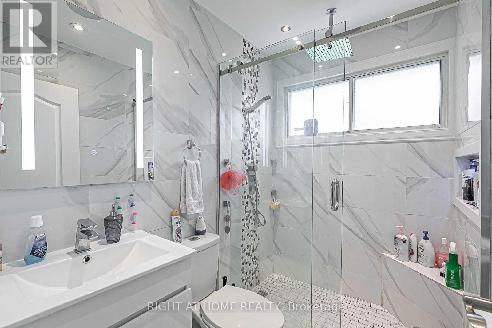 Main Floor - 139 Felix Road, Richmond Hill, Ontario  L4C 3M4 - Photo 13 - N12385692