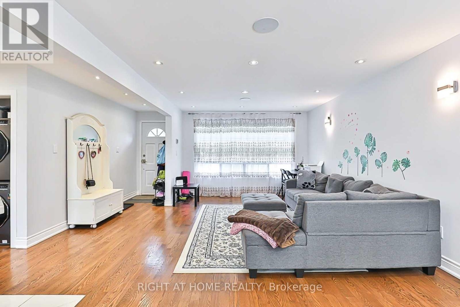 Main Floor - 139 Felix Road, Richmond Hill, Ontario  L4C 3M4 - Photo 5 - N12385692
