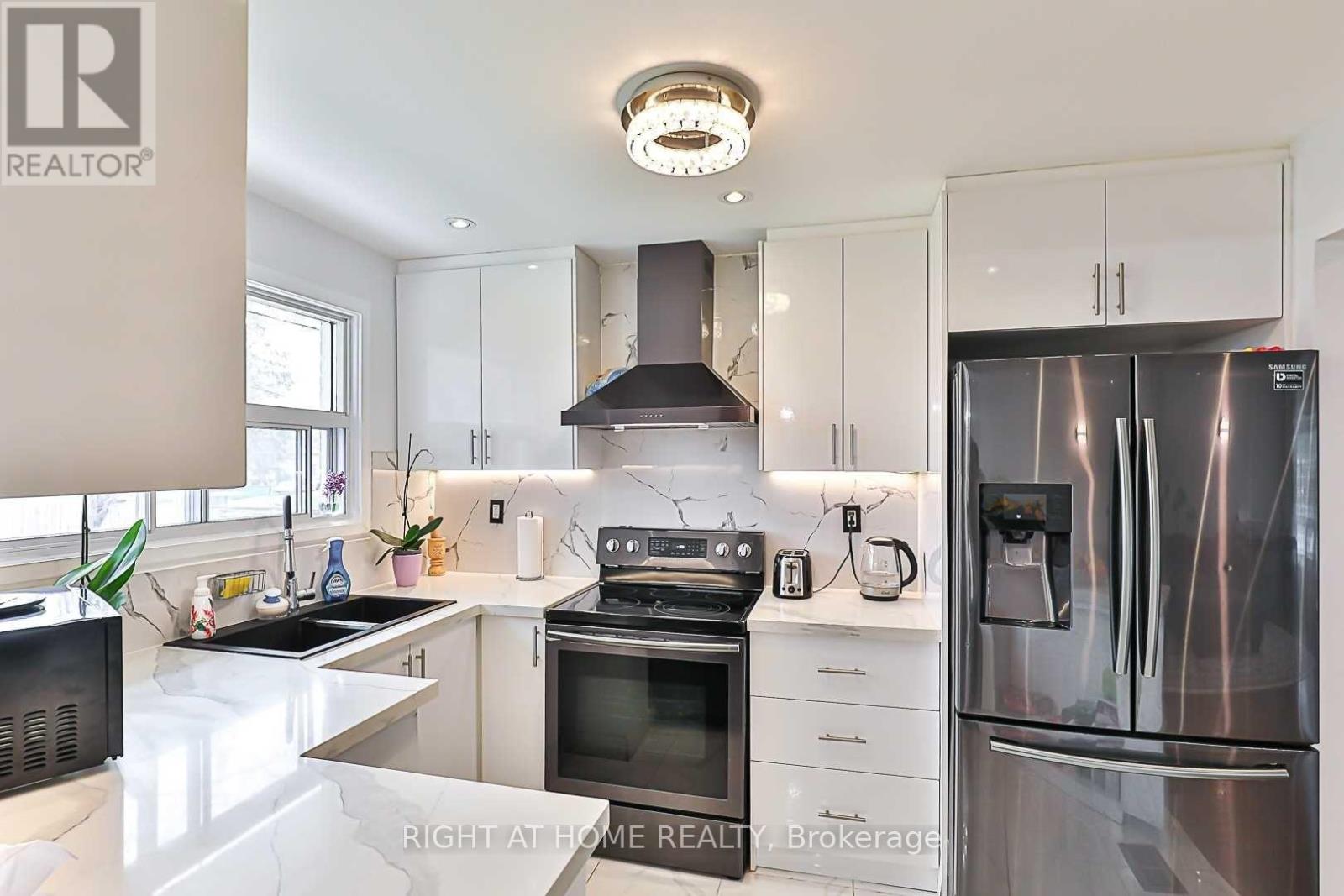 Main Floor - 139 Felix Road, Richmond Hill, Ontario  L4C 3M4 - Photo 9 - N12385692