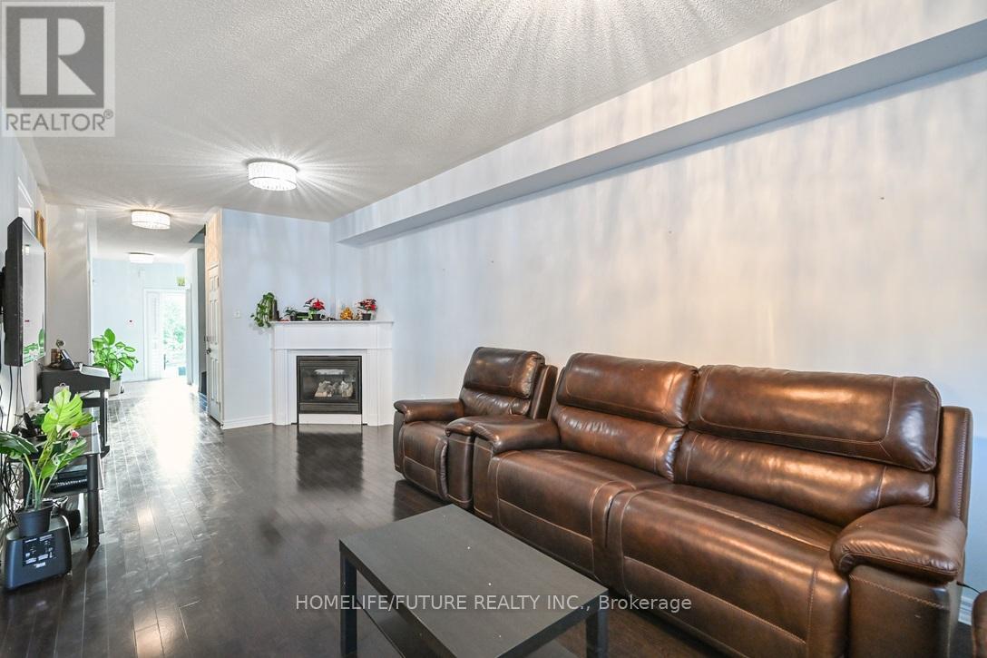 39 Naylor Drive, Bradford West Gwillimbury (Bradford), Ontario  L3Z 0K1 - Photo 7 - N12385704