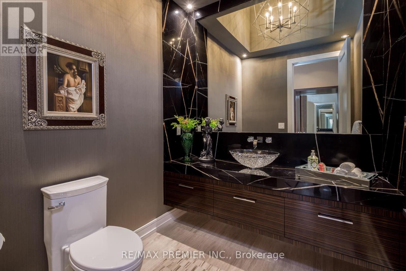 32 Sevilla Boulevard, Vaughan (Kleinburg), Ontario  L0J 1C0 - Photo 8 - N12385729