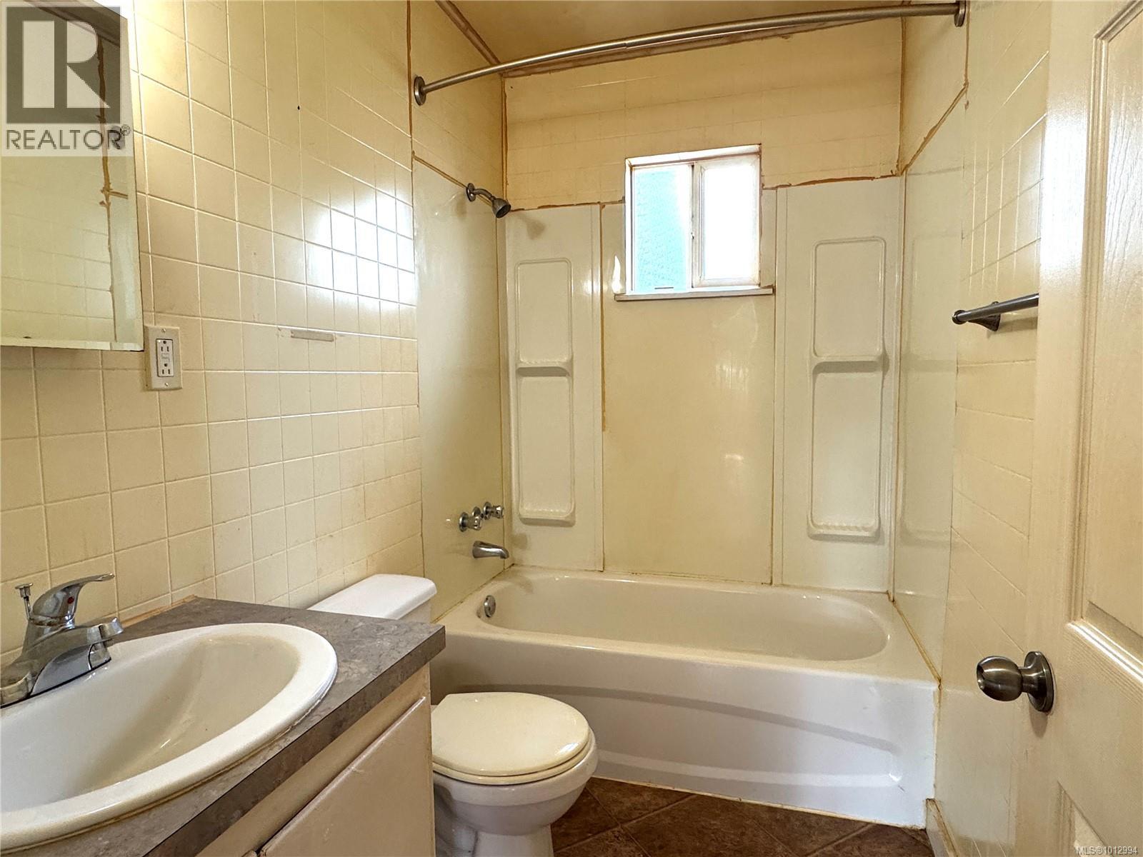 1740 15th Ave, Campbell River, British Columbia  V9W 4J6 - Photo 10 - 1012994
