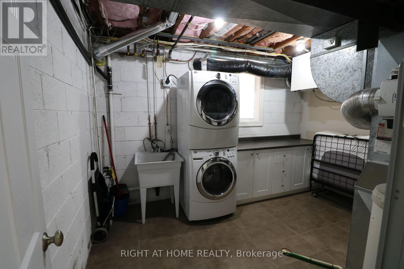 Lower - 7 Eleventh Street, Toronto, Ontario  M8V 3G2 - Photo 11 - W12385684