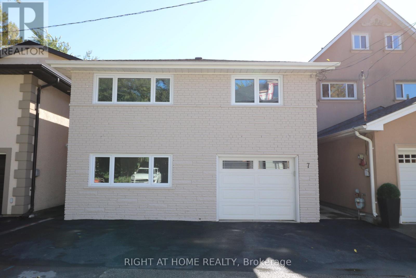 Lower - 7 Eleventh Street, Toronto, Ontario  M8V 3G2 - Photo 12 - W12385684