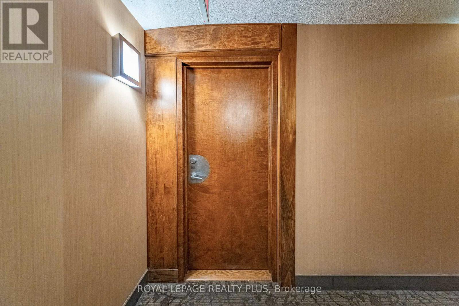 1611 - 3880 Duke Of York Boulevard, Mississauga, Ontario  L5B 4M7 - Photo 11 - W12385699