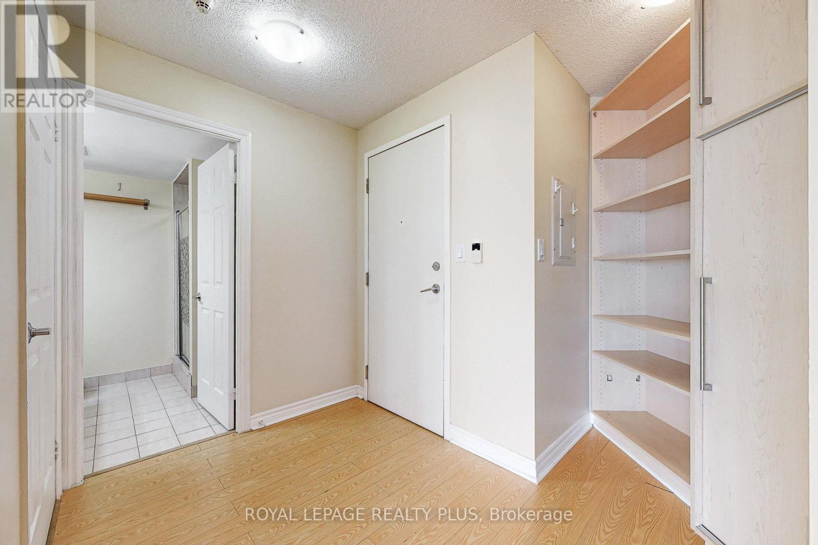 1611 - 3880 Duke Of York Boulevard, Mississauga, Ontario  L5B 4M7 - Photo 12 - W12385699
