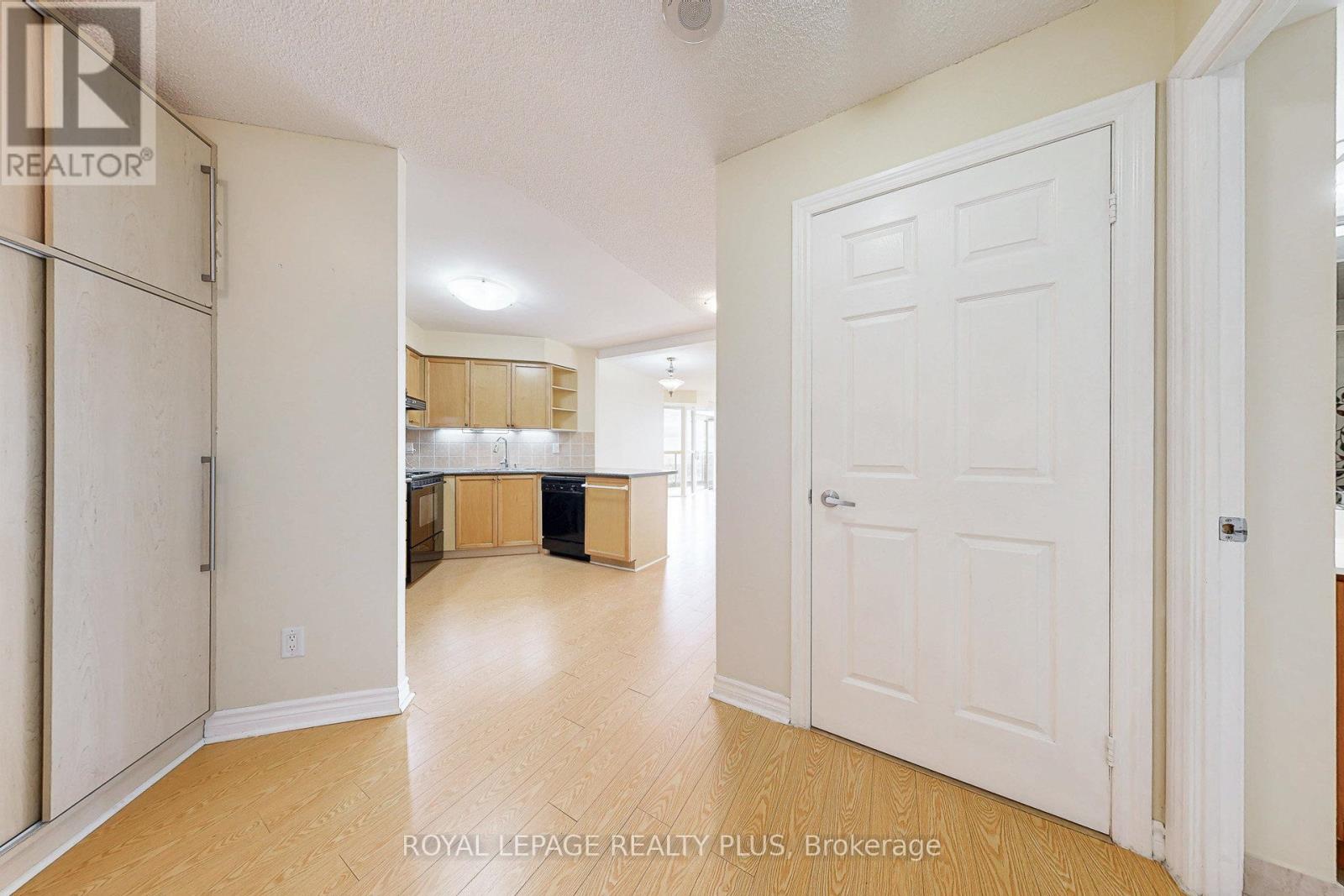 1611 - 3880 Duke Of York Boulevard, Mississauga, Ontario  L5B 4M7 - Photo 13 - W12385699