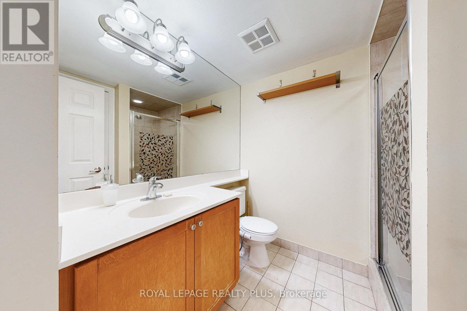 1611 - 3880 Duke Of York Boulevard, Mississauga, Ontario  L5B 4M7 - Photo 14 - W12385699