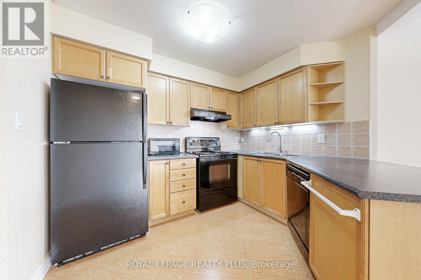 1611 - 3880 Duke Of York Boulevard, Mississauga, Ontario  L5B 4M7 - Photo 17 - W12385699