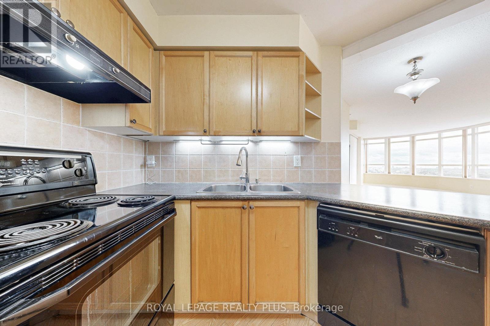 1611 - 3880 Duke Of York Boulevard, Mississauga, Ontario  L5B 4M7 - Photo 19 - W12385699