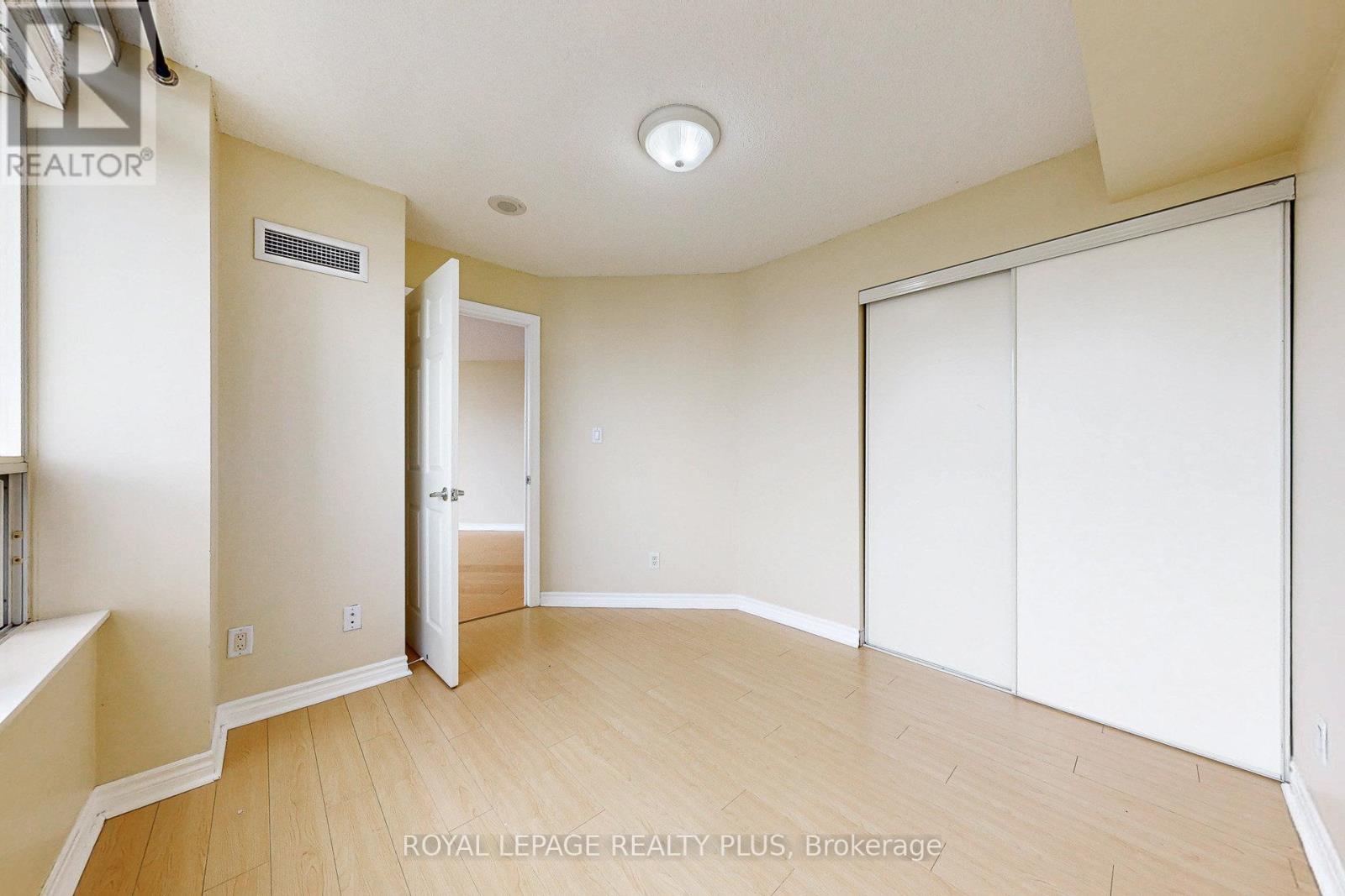 1611 - 3880 Duke Of York Boulevard, Mississauga, Ontario  L5B 4M7 - Photo 29 - W12385699