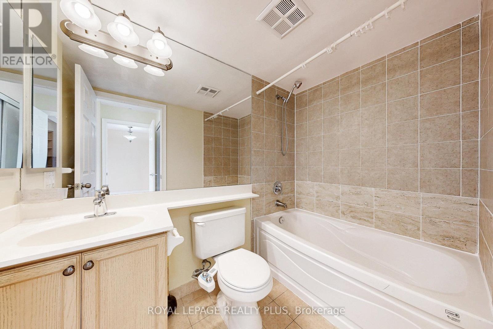 1611 - 3880 Duke Of York Boulevard, Mississauga, Ontario  L5B 4M7 - Photo 36 - W12385699