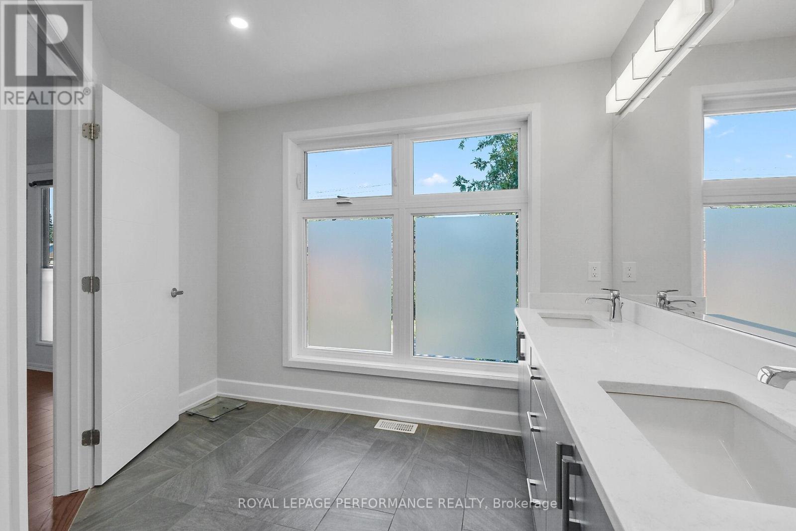 38 Sunnymede Avenue, Ottawa, Ontario  K1Y 2L3 - Photo 16 - X12385768