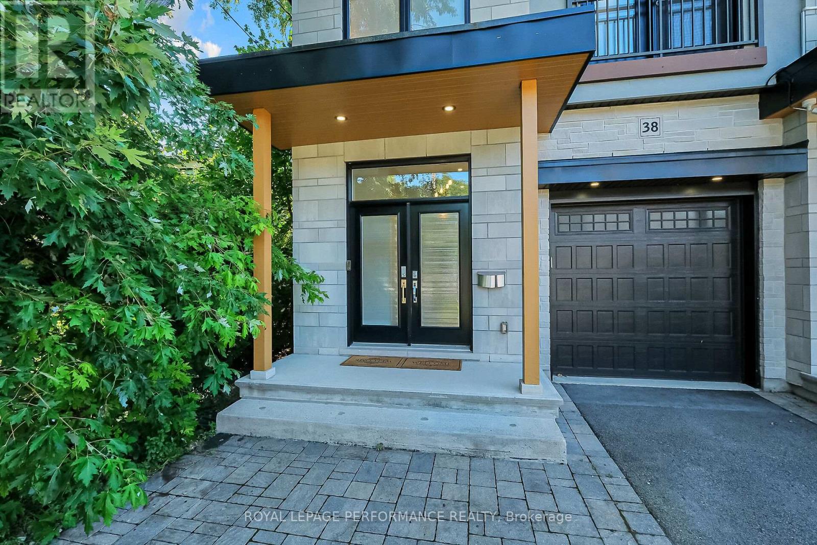 38 Sunnymede Avenue, Ottawa, Ontario  K1Y 2L3 - Photo 2 - X12385768