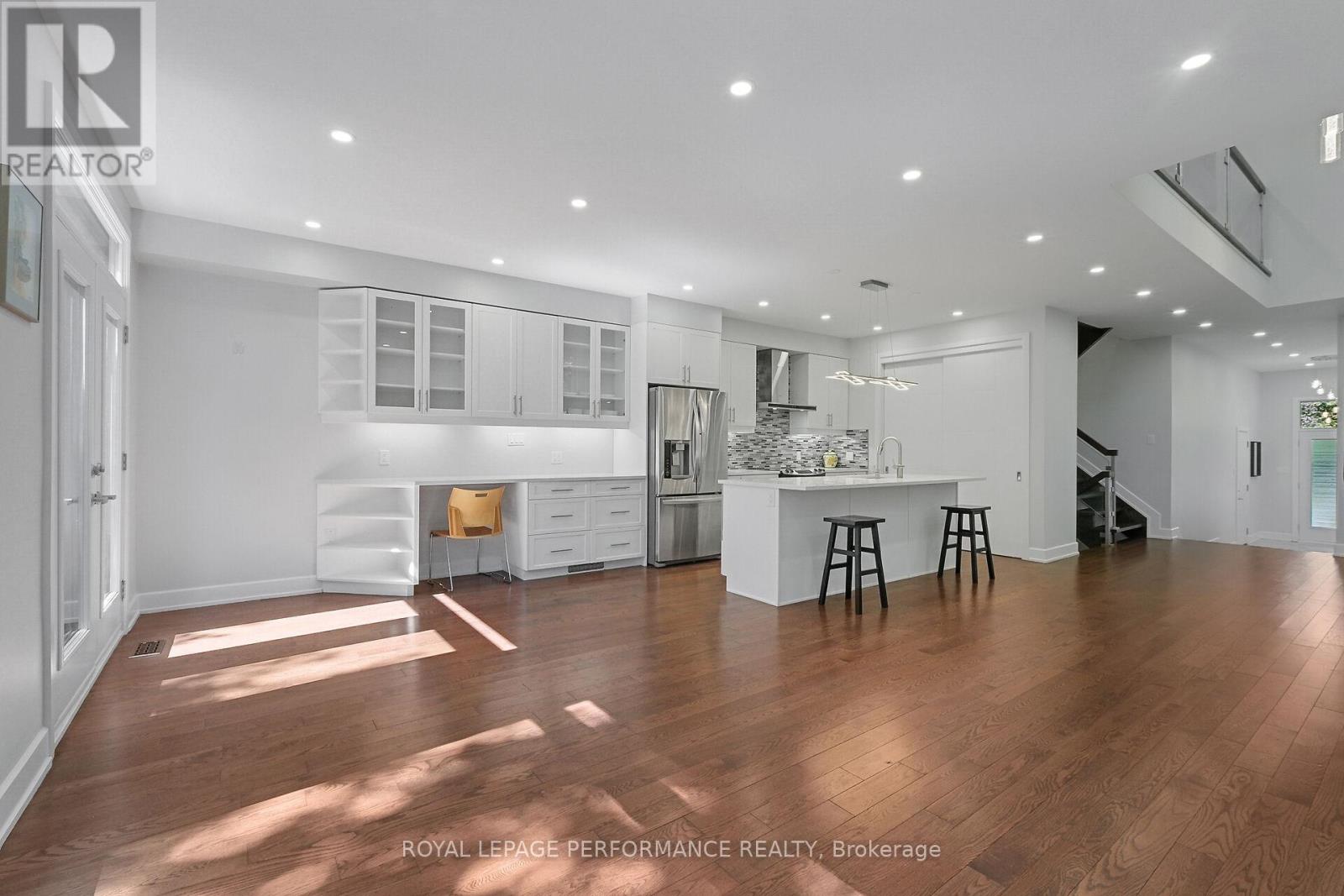38 Sunnymede Avenue, Ottawa, Ontario  K1Y 2L3 - Photo 3 - X12385768