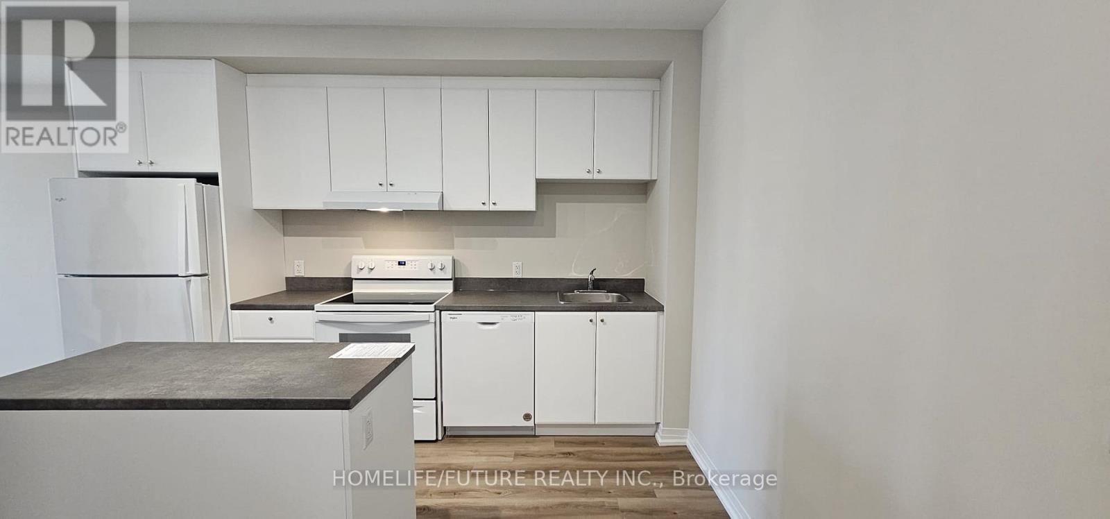 302 - 50 Herrick Avenue, St. Catharines, Ontario  L2P 2S4 - Photo 3 - X12385711
