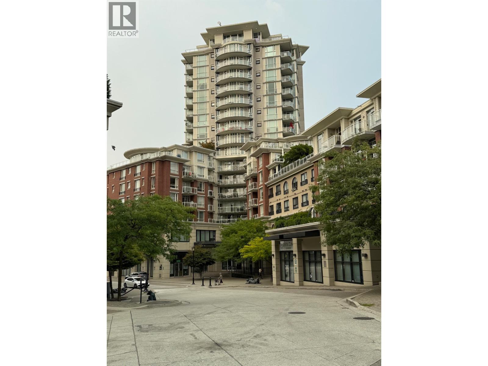 302 4028 KNIGHT STREET, Vancouver, British Columbia