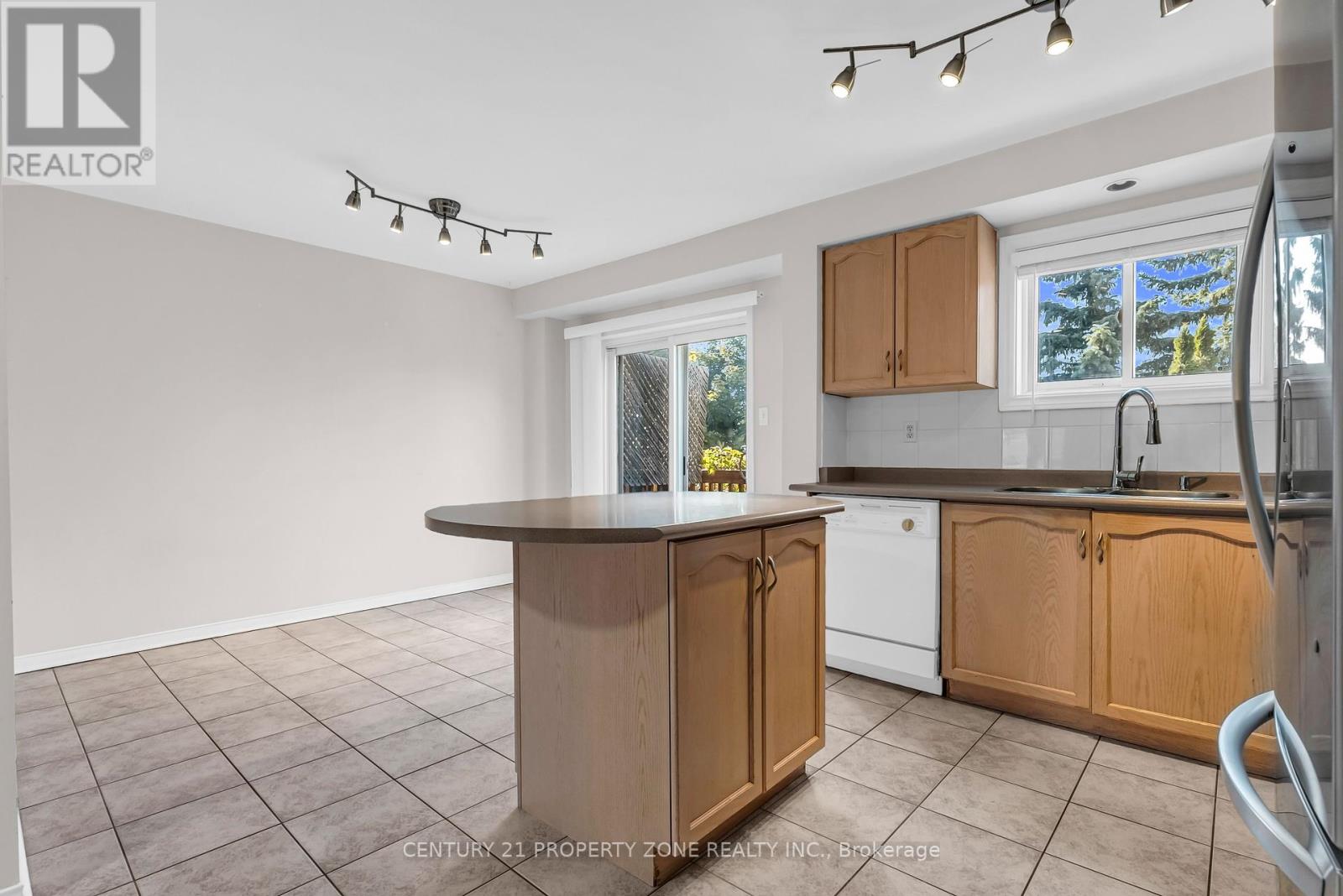 63 Kelso Crescent, Vaughan, Ontario  L6A 2C8 - Photo 10 - N12385083