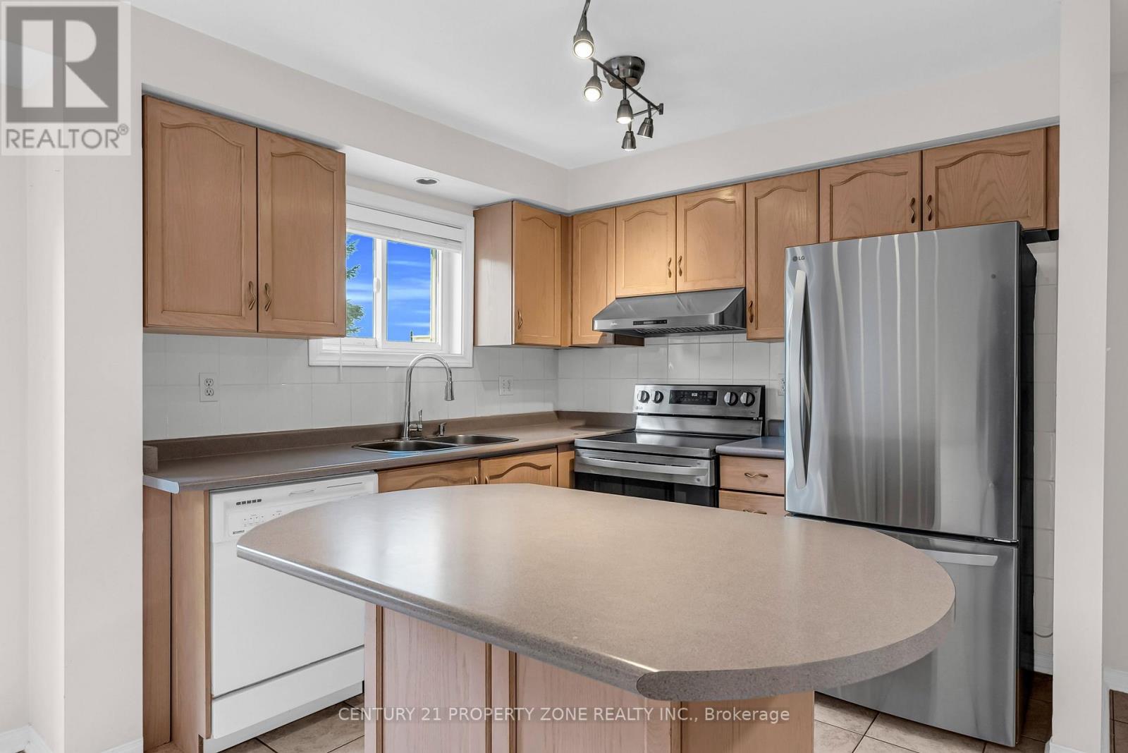 63 Kelso Crescent, Vaughan, Ontario  L6A 2C8 - Photo 14 - N12385083