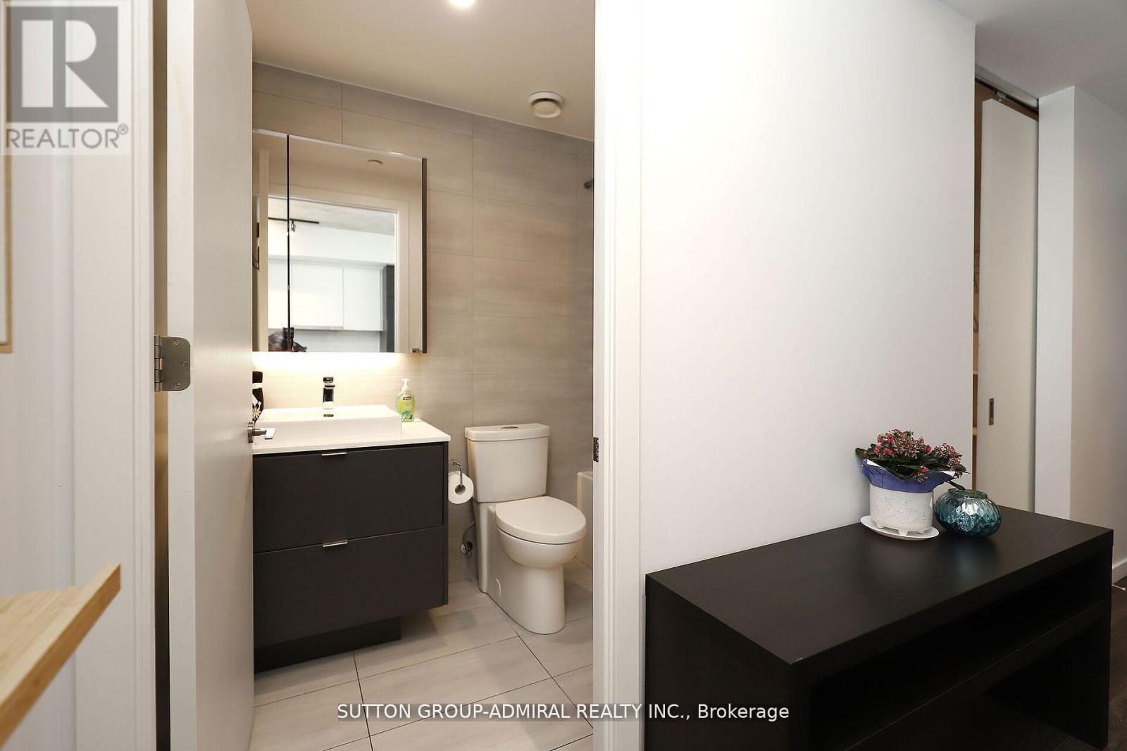 323 - 7 Smith Crescent, Toronto, Ontario  M8Z 0G3 - Photo 12 - W12382010
