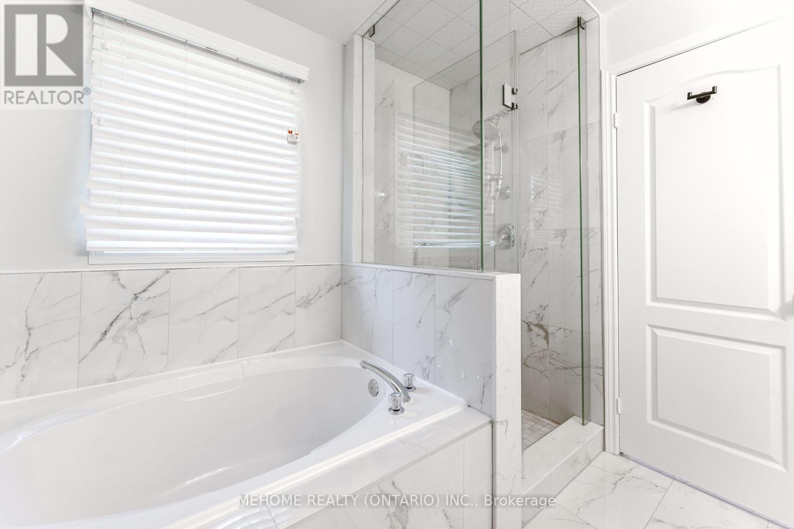 38 Desert View Crescent, Richmond Hill, Ontario  L4C 0K3 - Photo 12 - N12385742