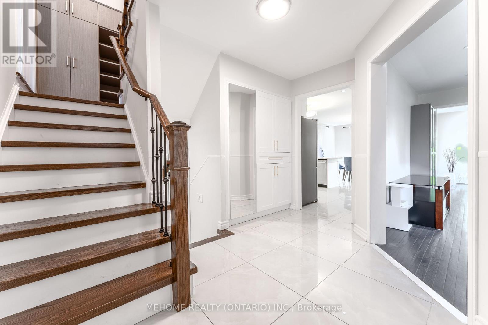 38 Desert View Crescent, Richmond Hill, Ontario  L4C 0K3 - Photo 8 - N12385742