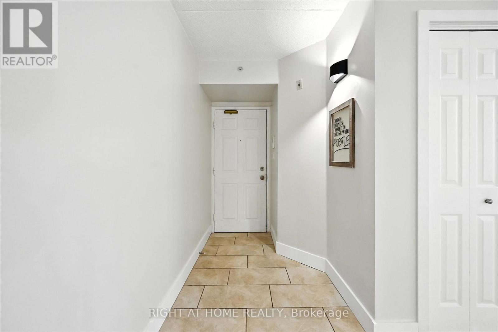 102 - 1421 Walkers Line, Burlington, Ontario  L7M 4P4 - Photo 2 - W12385756