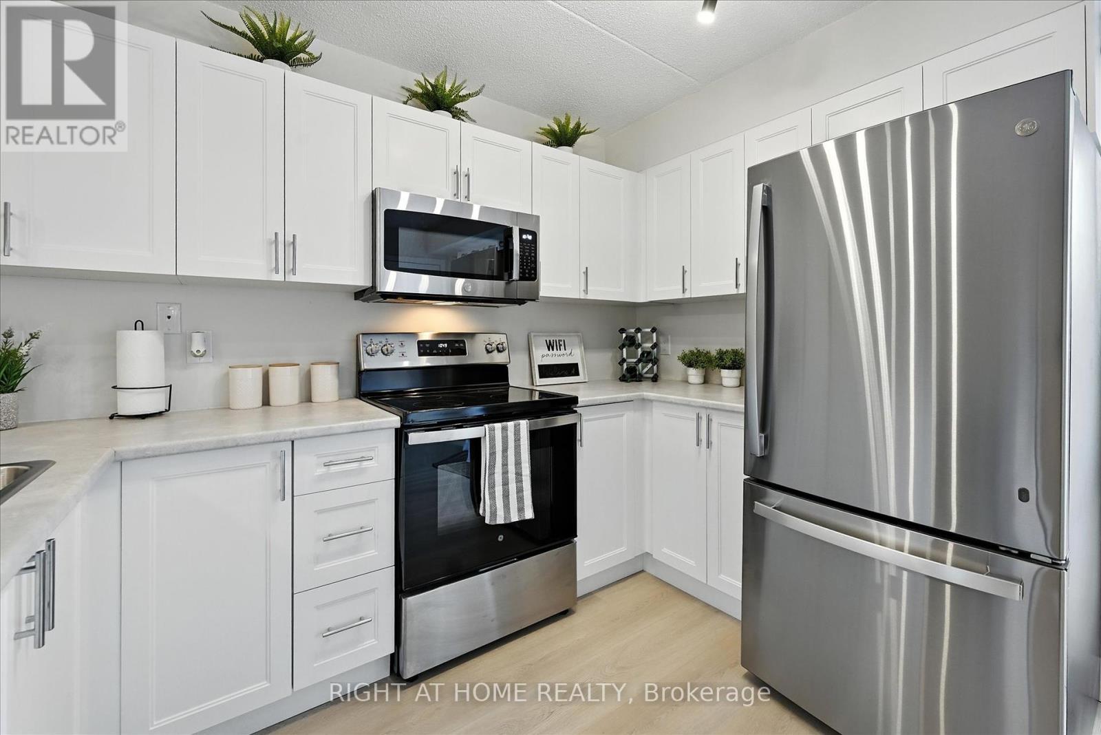 102 - 1421 Walkers Line, Burlington, Ontario  L7M 4P4 - Photo 6 - W12385756