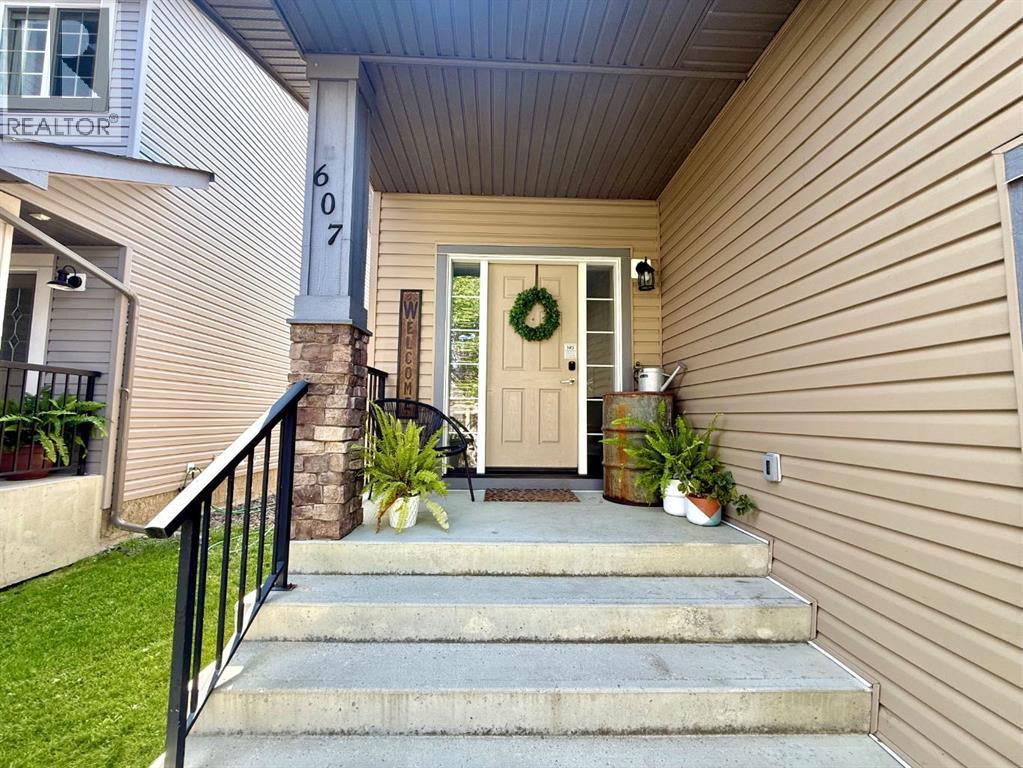 607 Montgomery Close Se, High River, Alberta  T1V 0B7 - Photo 2 - A2254723