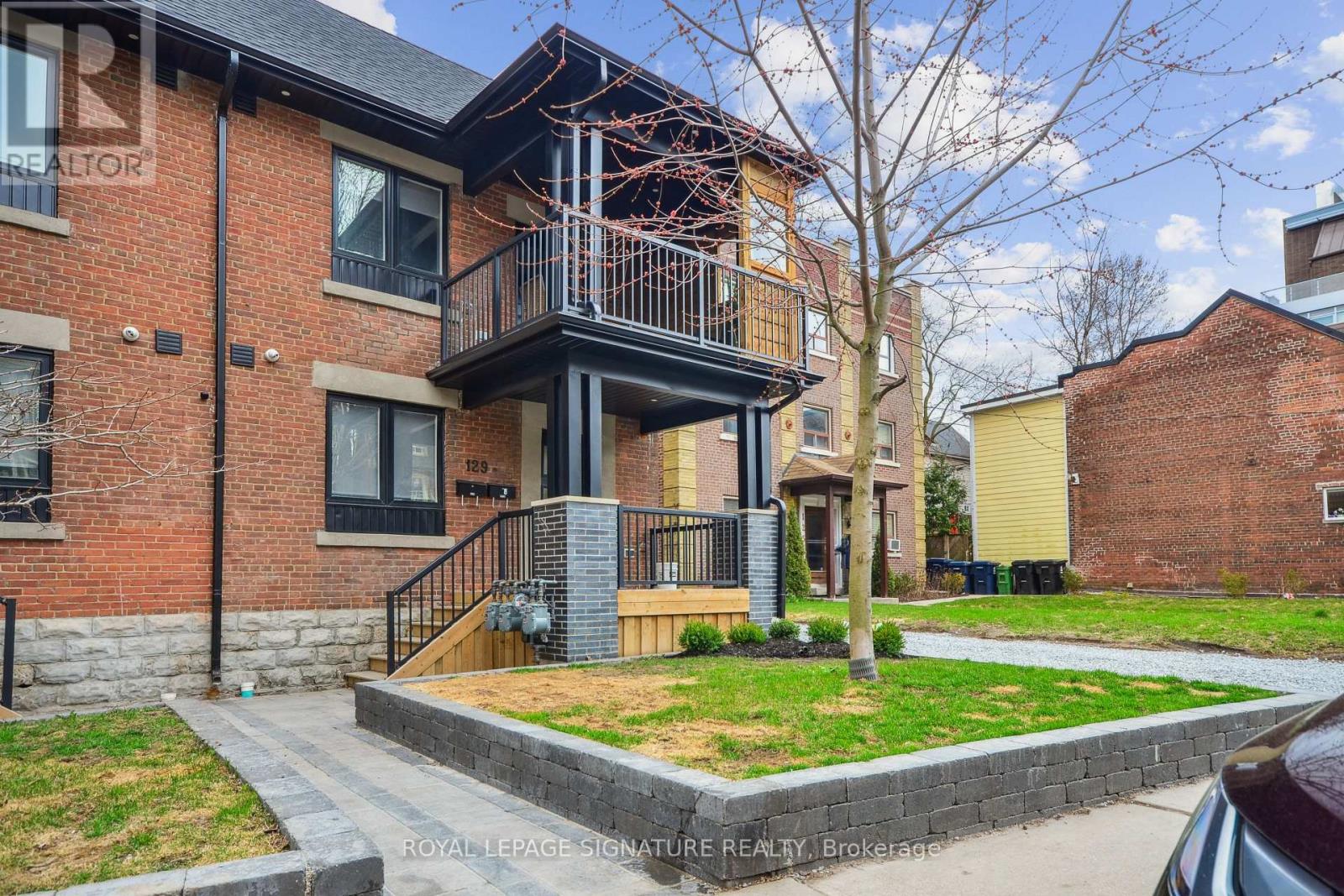 129 Kenilworth Avenue, Toronto, Ontario  M4L 3S7 - Photo 3 - E12385797