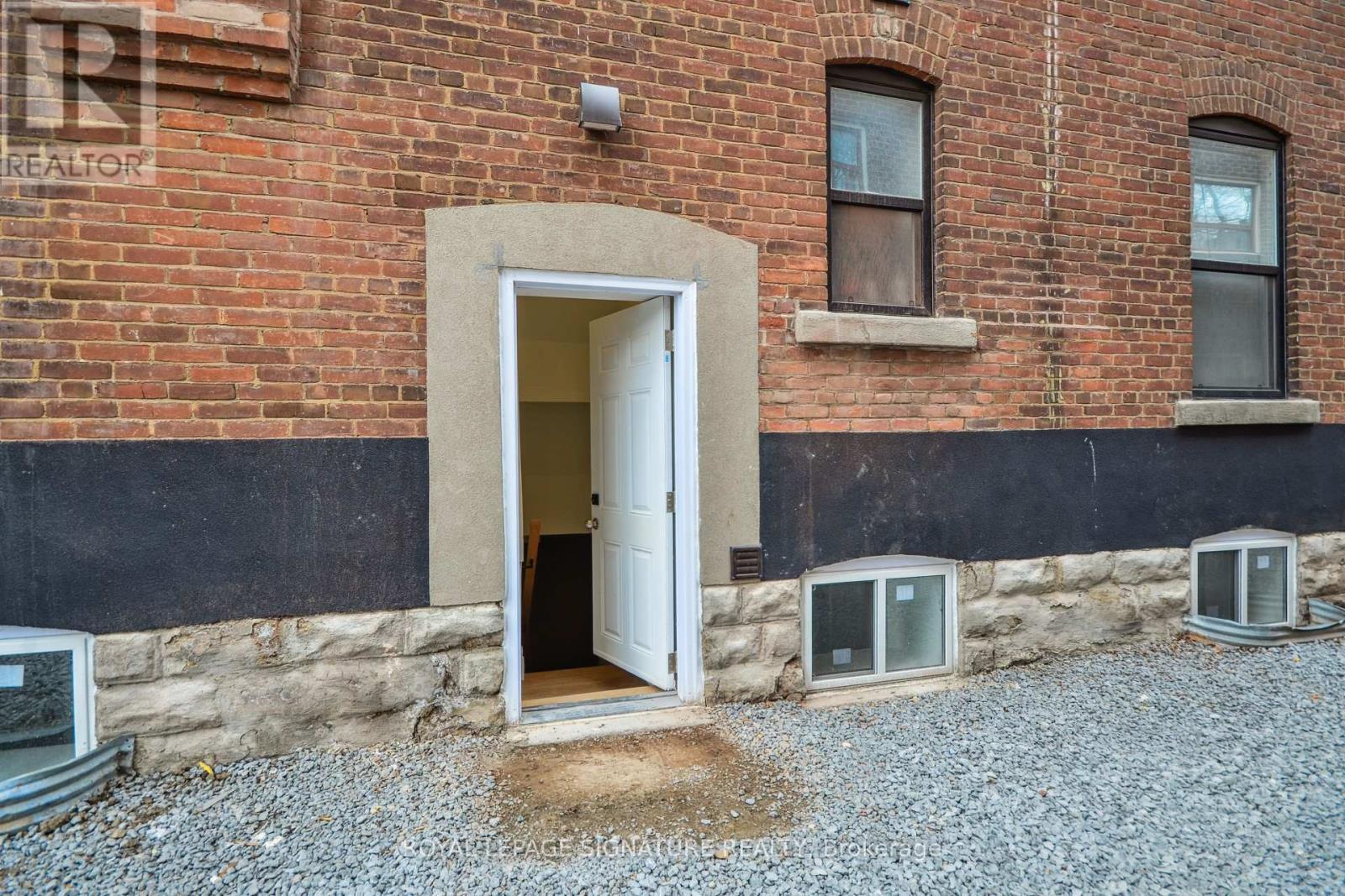 129 Kenilworth Avenue, Toronto, Ontario  M4L 3S7 - Photo 4 - E12385797