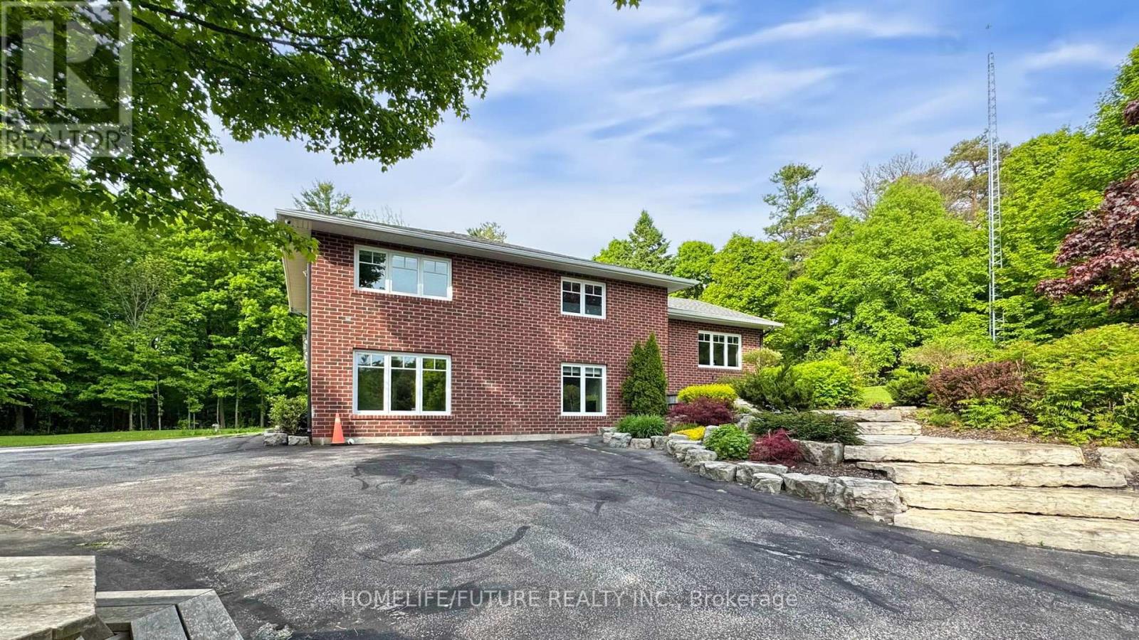 5556 Vivian Road, Whitchurch-Stouffville, Ontario  L4A 3G9 - Photo 1 - N12385795
