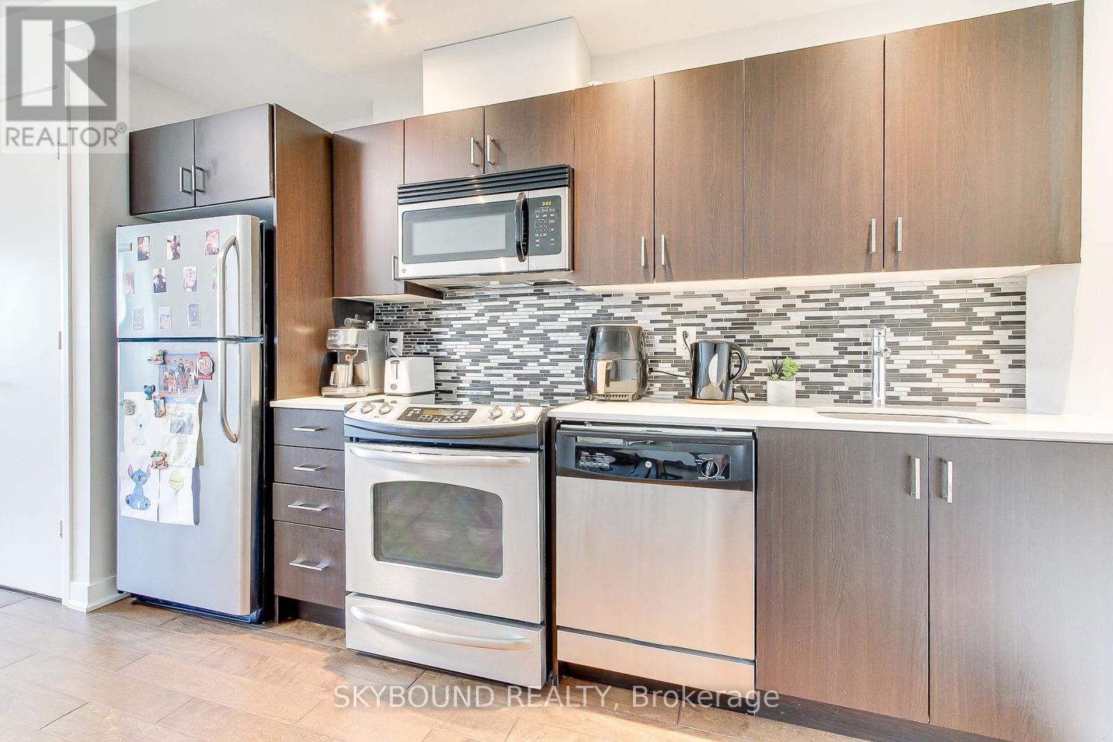 2723 - 165 Legion Road N, Toronto (Mimico), Ontario  M8Y 0B3 - Photo 11 - W12385774