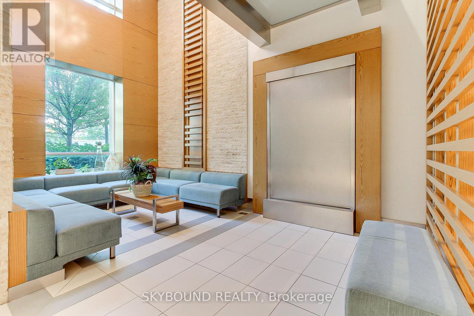 2723 - 165 Legion Road N, Toronto (Mimico), Ontario  M8Y 0B3 - Photo 3 - W12385774