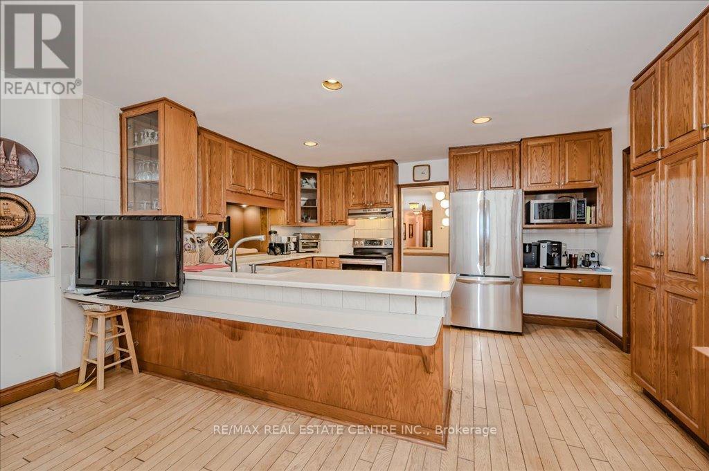 2260 Oneida Crescent, Mississauga, Ontario  L5C 1V6 - Photo 17 - W12385789