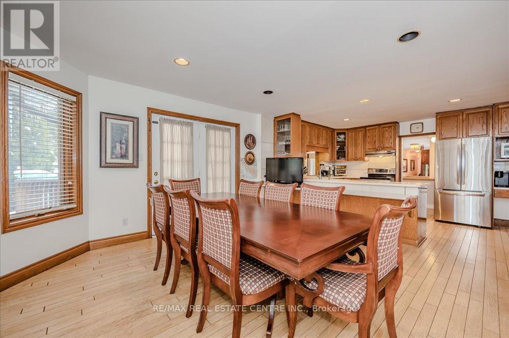 2260 Oneida Crescent, Mississauga, Ontario  L5C 1V6 - Photo 19 - W12385789