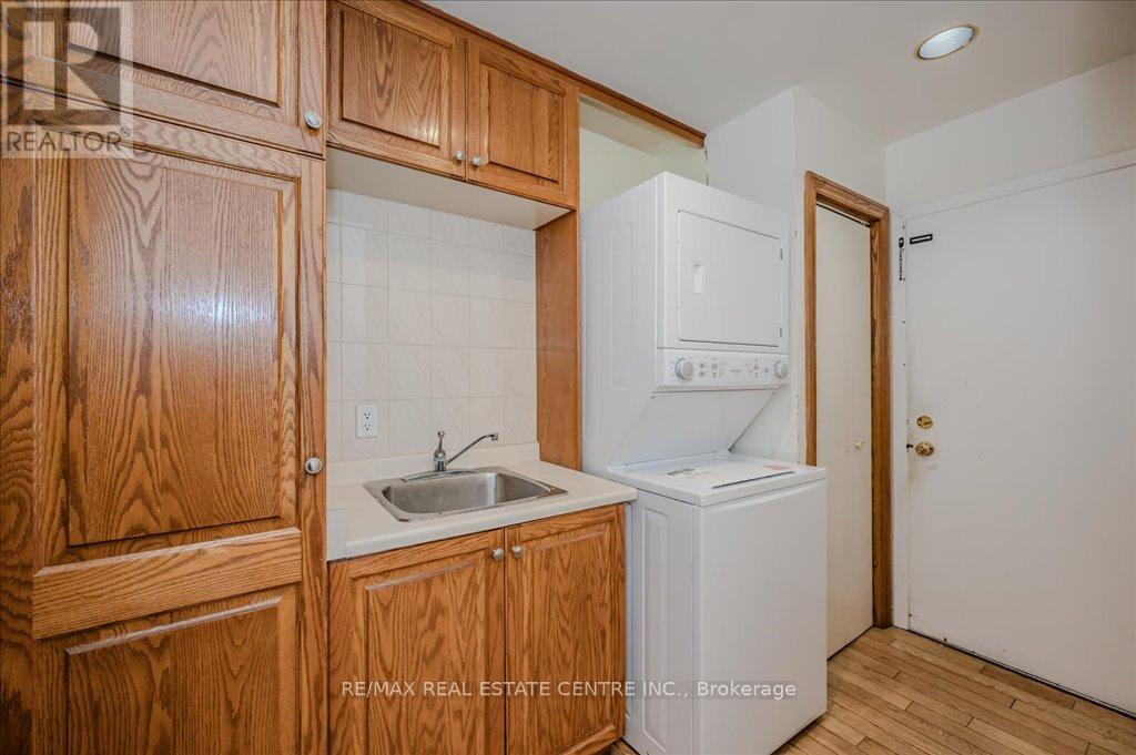 2260 Oneida Crescent, Mississauga, Ontario  L5C 1V6 - Photo 24 - W12385789