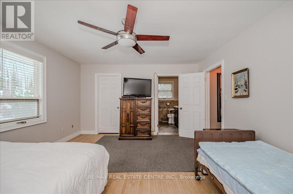 2260 Oneida Crescent, Mississauga, Ontario  L5C 1V6 - Photo 27 - W12385789