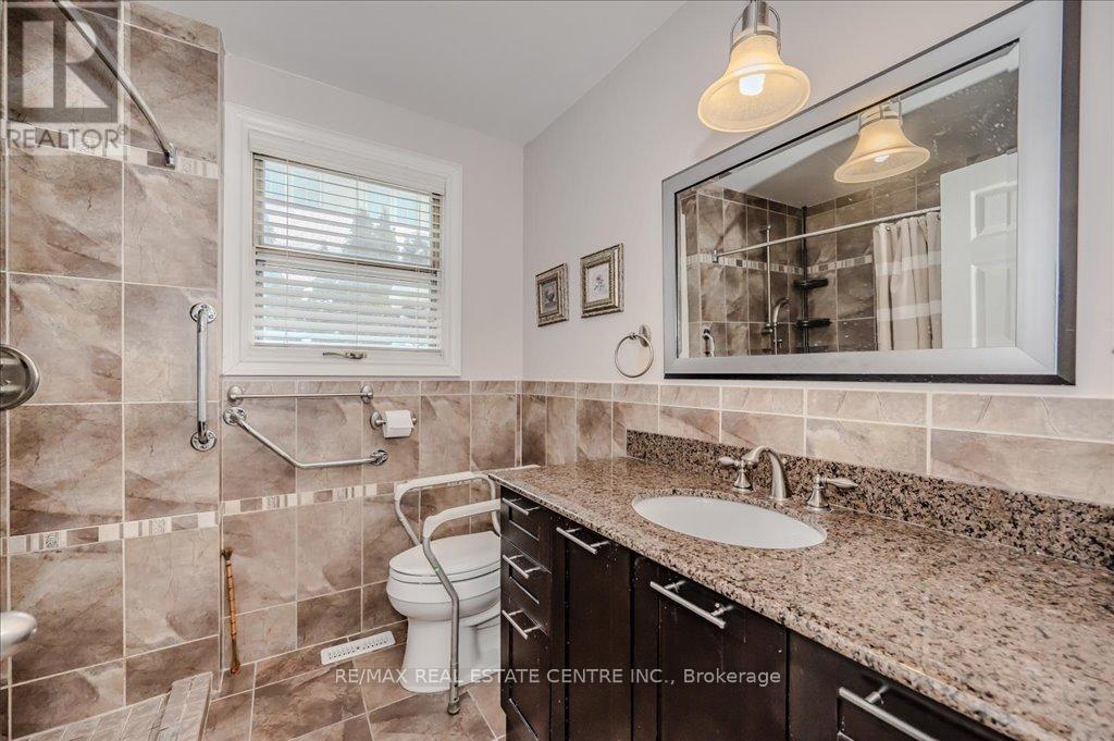 2260 Oneida Crescent, Mississauga, Ontario  L5C 1V6 - Photo 28 - W12385789