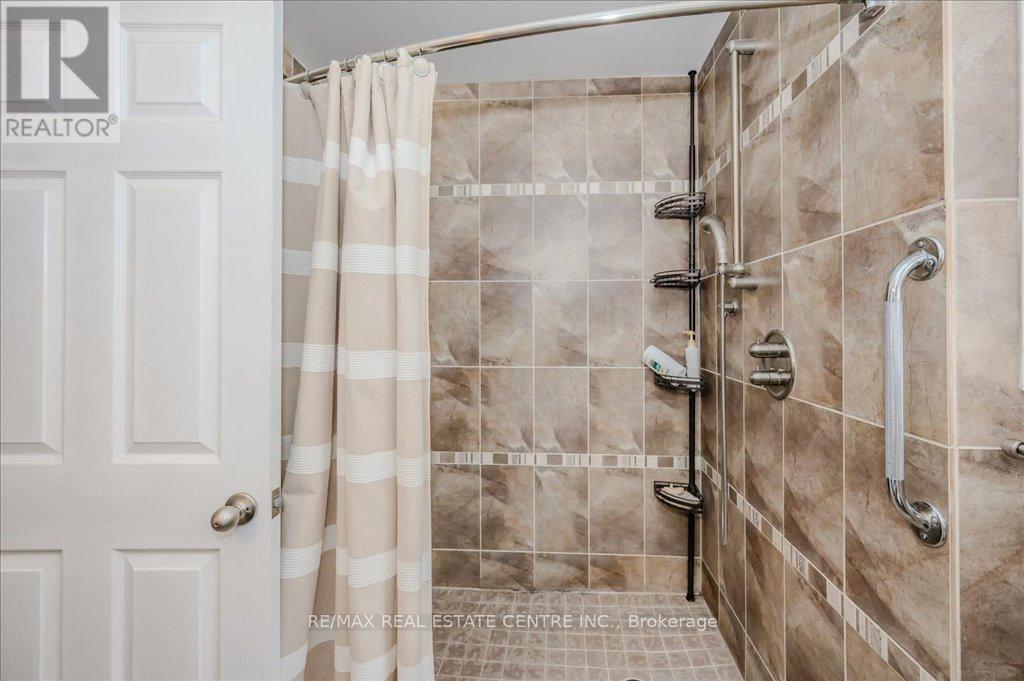 2260 Oneida Crescent, Mississauga, Ontario  L5C 1V6 - Photo 29 - W12385789
