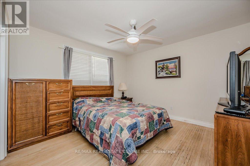 2260 Oneida Crescent, Mississauga, Ontario  L5C 1V6 - Photo 30 - W12385789