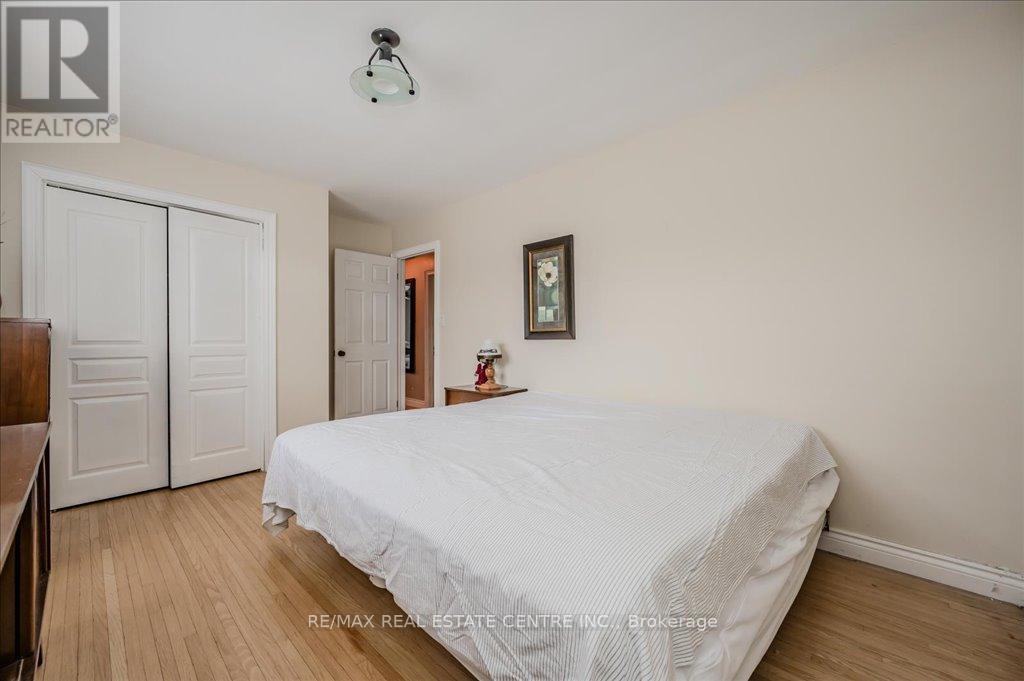2260 Oneida Crescent, Mississauga, Ontario  L5C 1V6 - Photo 33 - W12385789