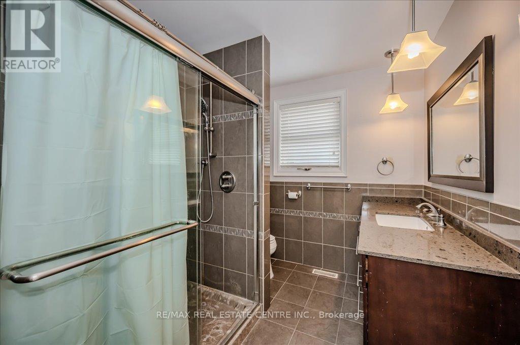 2260 Oneida Crescent, Mississauga, Ontario  L5C 1V6 - Photo 35 - W12385789