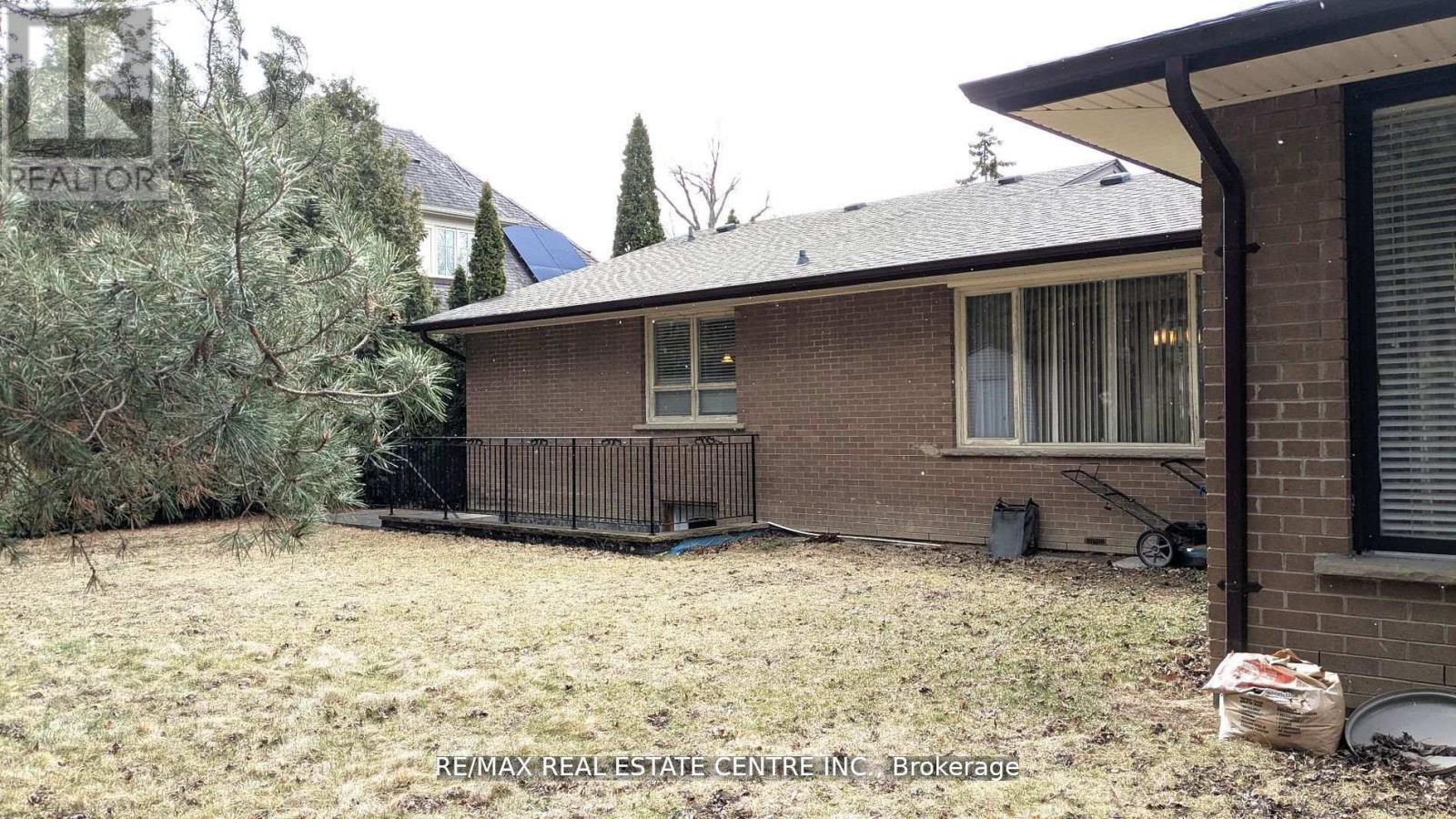 2260 Oneida Crescent, Mississauga, Ontario  L5C 1V6 - Photo 38 - W12385789